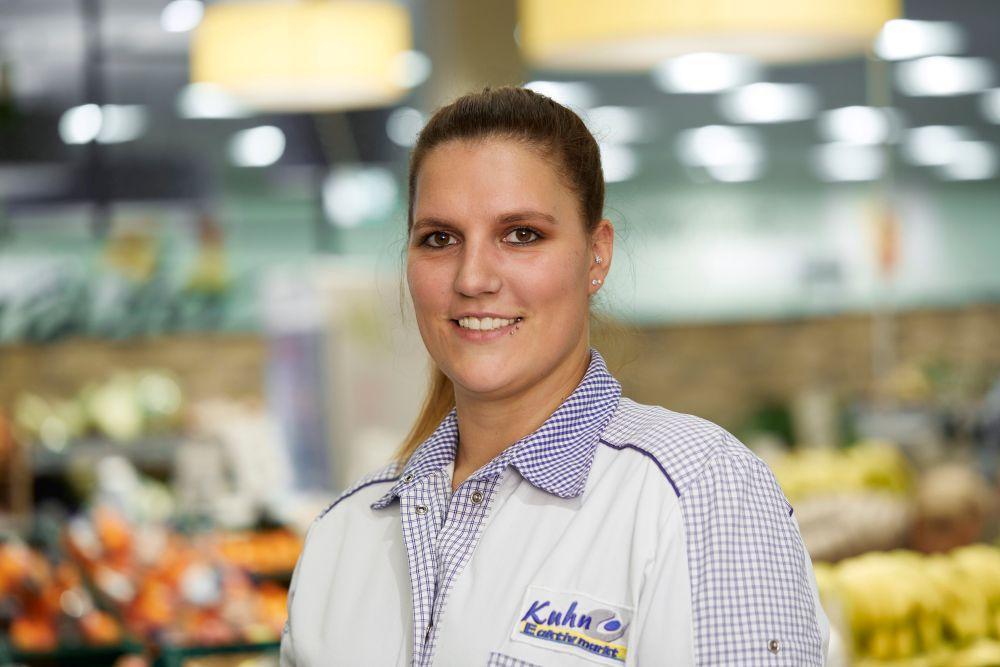 EDEKA Kuhn Berufskleidung | Team - EDEKA Kuhn Leopoldshafen – Alexandra Kramer Marktleiterin – Leopoldshafen EDEKA Kuhn Berufskleidung | Team - EDEKA Kuhn Leopoldshafen – Alexandra Kramer Marktleiterin – Leopoldshafen