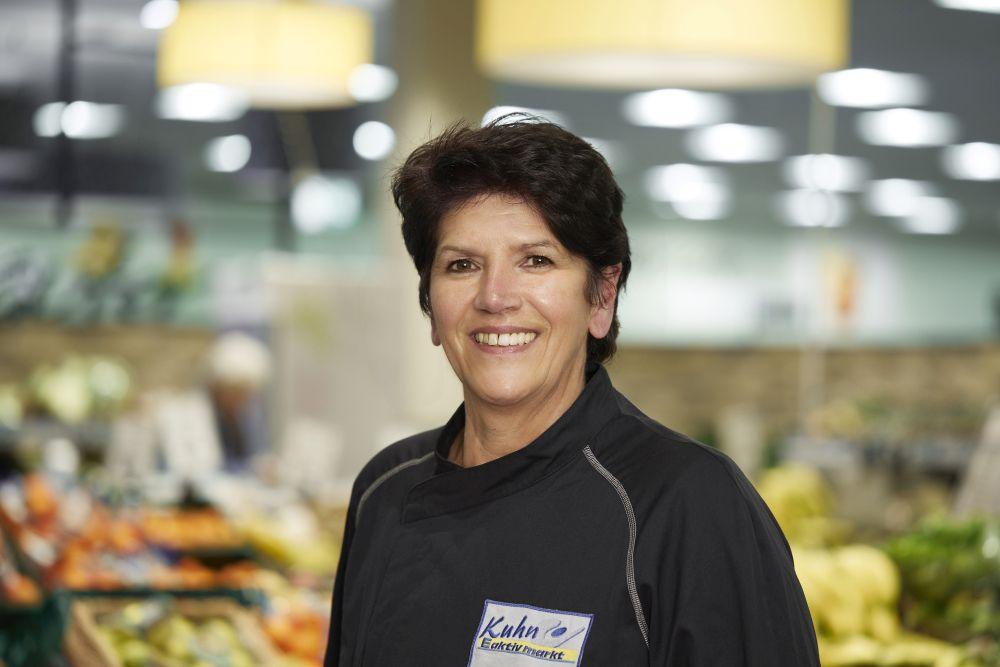EDEKA Kuhn Berufskleidung | Team - EDEKA Kuhn Leopoldshafen – Brigitte Girrbach Käse-Expertin Leopoldshafen EDEKA Kuhn Berufskleidung | Team - EDEKA Kuhn Leopoldshafen – Brigitte Girrbach Käse-Expertin Leopoldshafen
