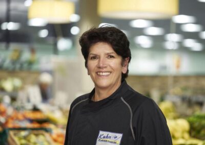 EDEKA Kuhn Berufskleidung | Markt Leopoldshafen - EDEKA_Leopoldshafen_Brigitte Girrbach_Käse-Expertin_Leopoldshafen