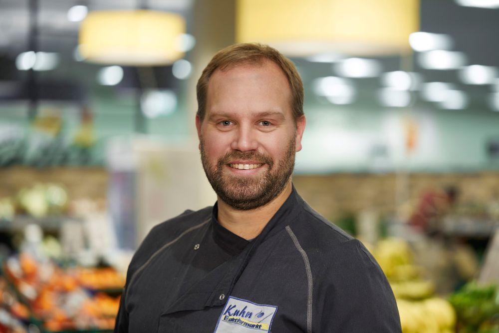 EDEKA Kuhn Berufskleidung | Team - EDEKA Kuhn Leopoldshafen – Christian Schneider Metzgereileiter Leopoldshafen EDEKA Kuhn Berufskleidung | Team - EDEKA Kuhn Leopoldshafen – Christian Schneider Metzgereileiter Leopoldshafen