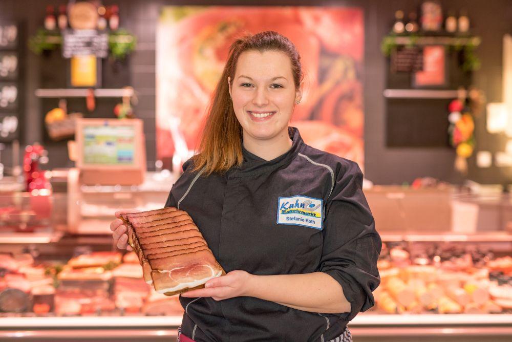 EDEKA Kuhn Berufskleidung | Team - EDEKA Kuhn Linkenheim – Stefanie Göpfrich Käsefachkraft Linkenheim EDEKA Kuhn Berufskleidung | Team - EDEKA Kuhn Linkenheim – Stefanie Göpfrich Käsefachkraft Linkenheim